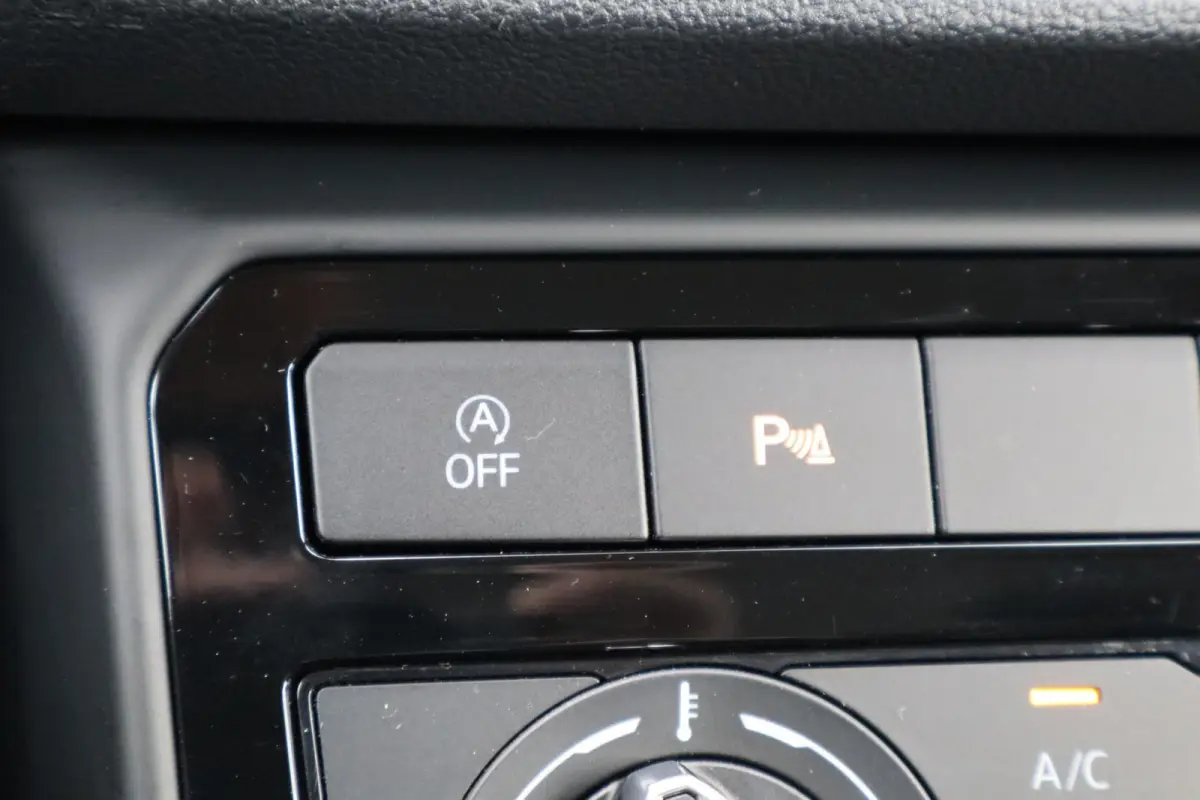 1.0 TSI 95pk Life | Airconditioning | All Season Banden | Navigatiesysteem | Apple Carplay & Android Auto