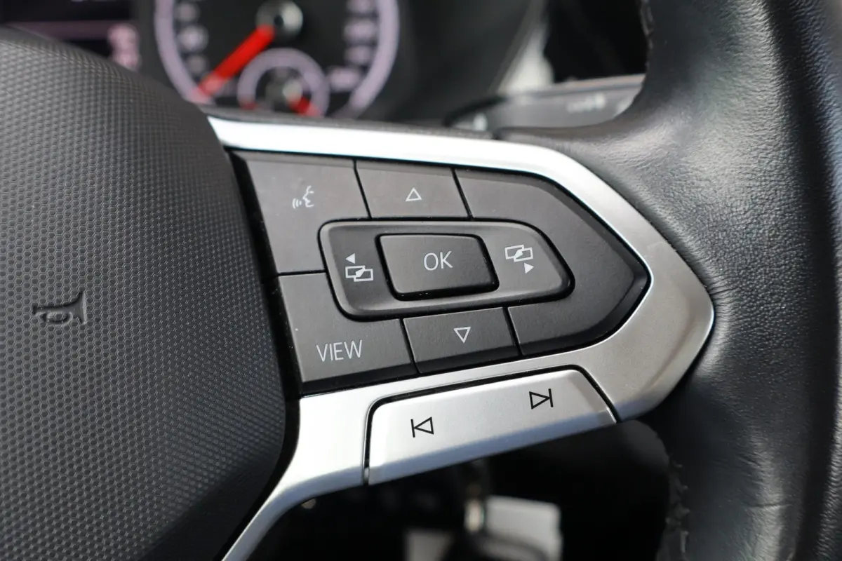 1.0 TSI 95pk Life | Airconditioning | All Season Banden | Navigatiesysteem | Apple Carplay & Android Auto