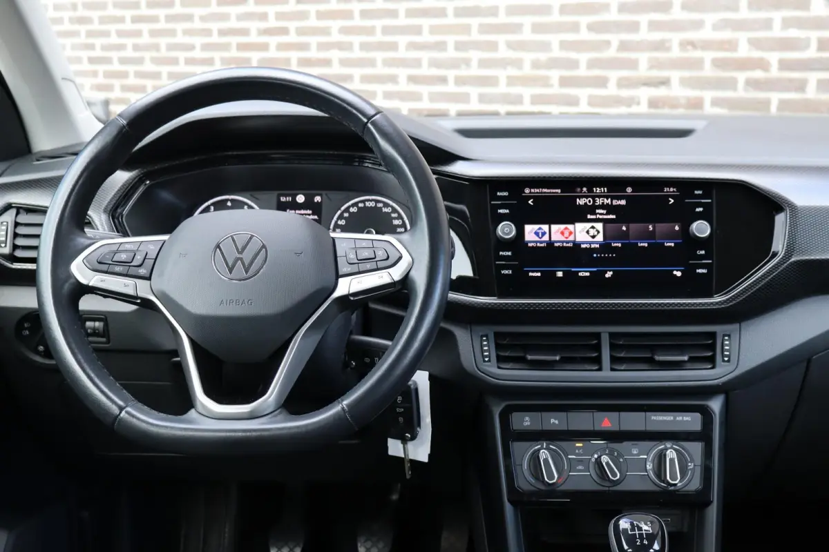 1.0 TSI 95pk Life | Airconditioning | All Season Banden | Navigatiesysteem | Apple Carplay & Android Auto