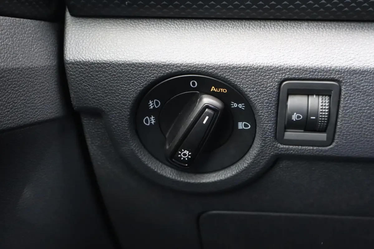 1.0 TSI 95pk Life | Airconditioning | All Season Banden | Navigatiesysteem | Apple Carplay & Android Auto