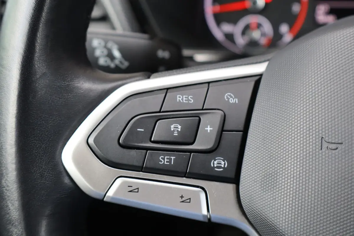 1.0 TSI 95pk Life | Airconditioning | All Season Banden | Navigatiesysteem | Apple Carplay & Android Auto