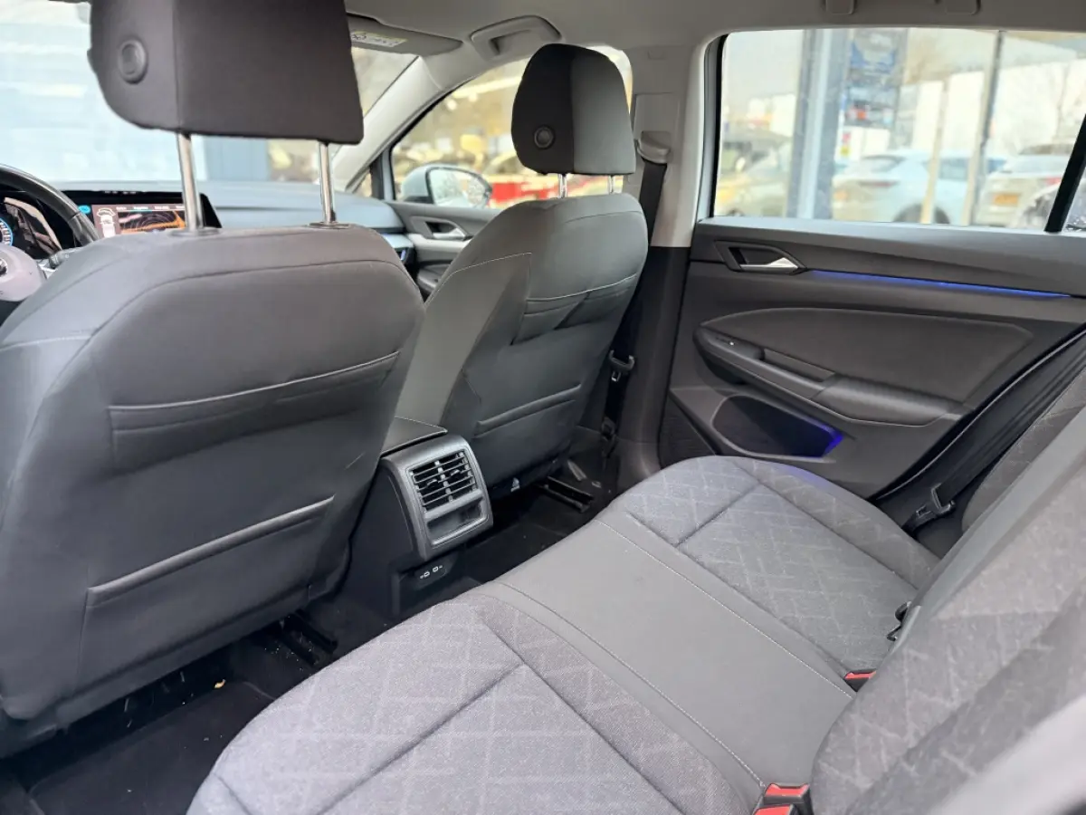 1.0 TSI Life | Navi | Camera | Adaptive cruise