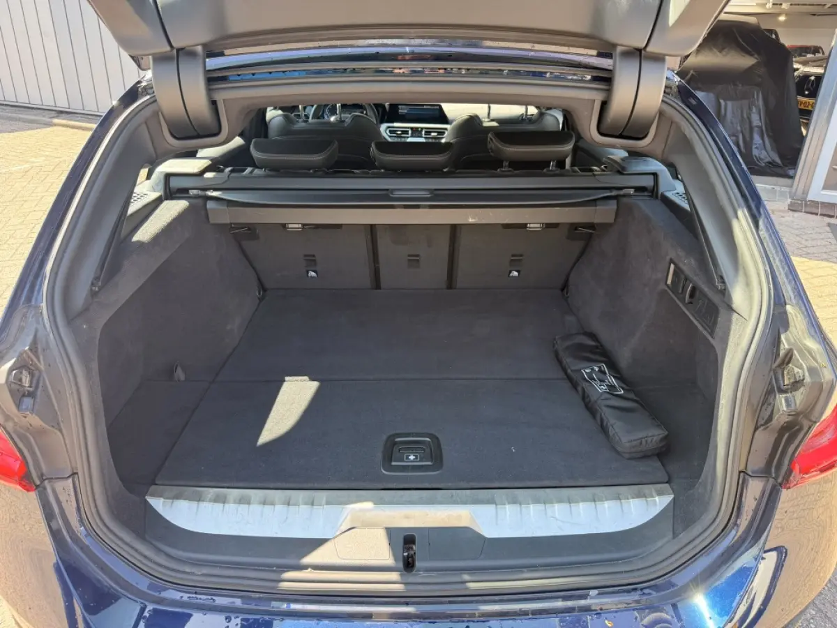 320e xDrive Business EditionPlus | Pano | Camera | Leer
