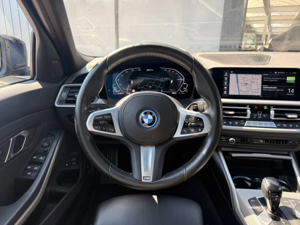 320e xDrive Business EditionPlus | Pano | Camera | Leer