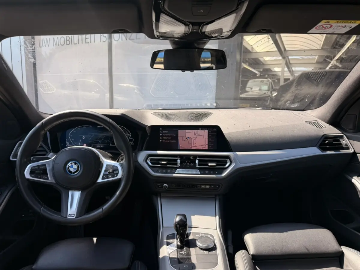 320e xDrive Business EditionPlus | Pano | Camera | Leer
