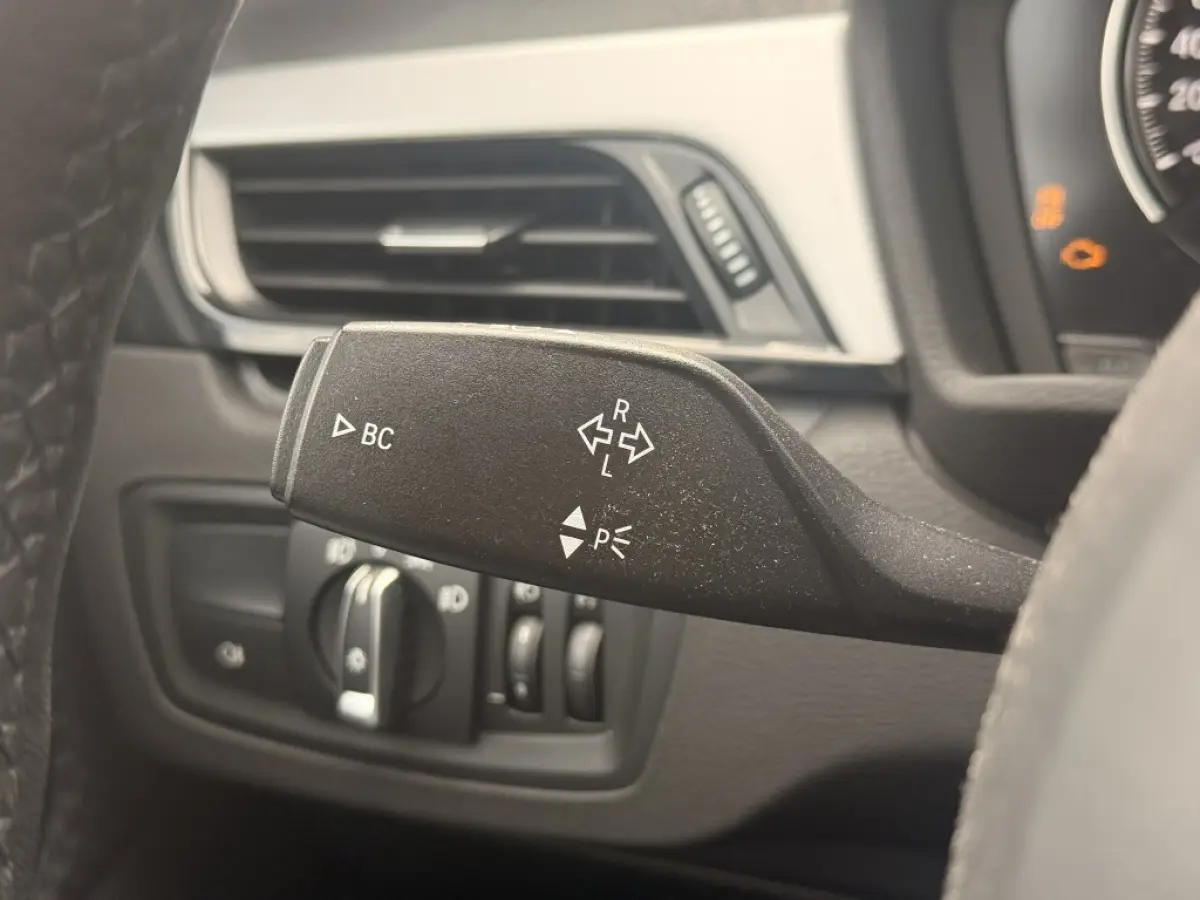 sDrive18i Executive Edition | Navi | PDC