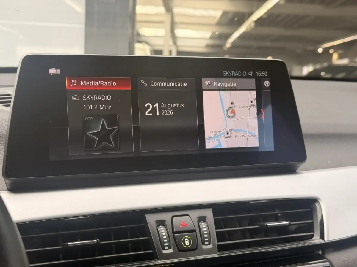 sDrive18i Executive Edition | Navi | PDC