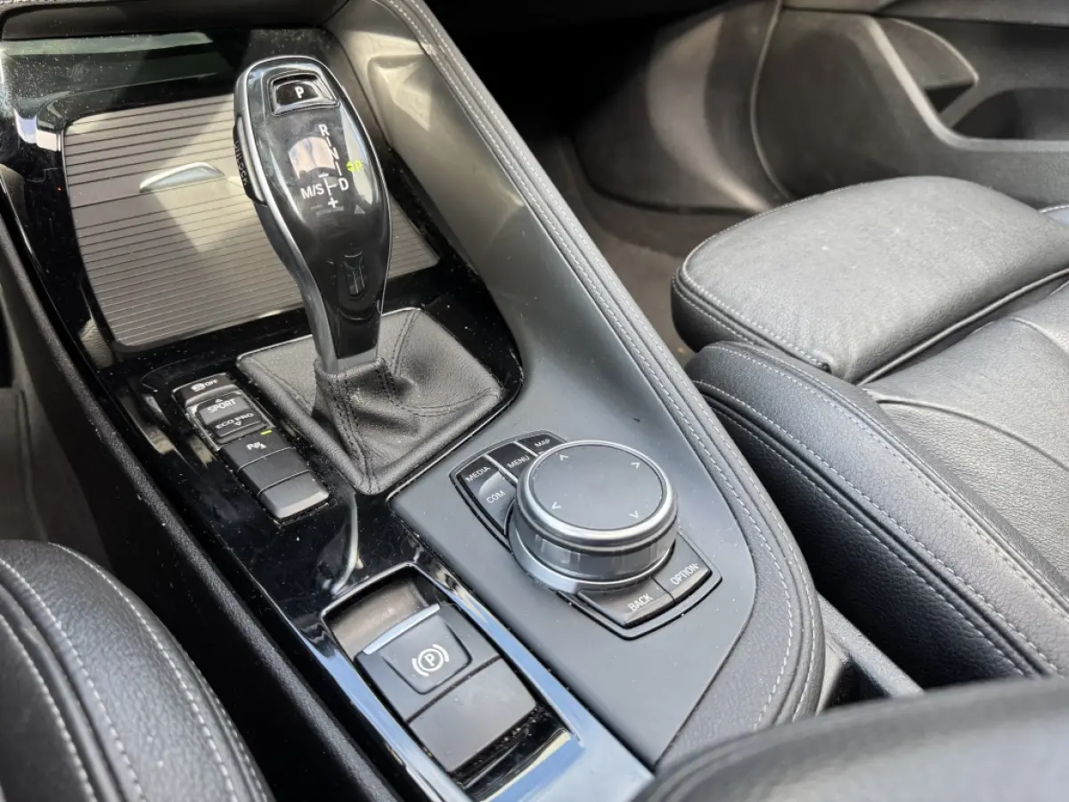 sDrive20i High Executive | Leer | HUD | Panoramadak