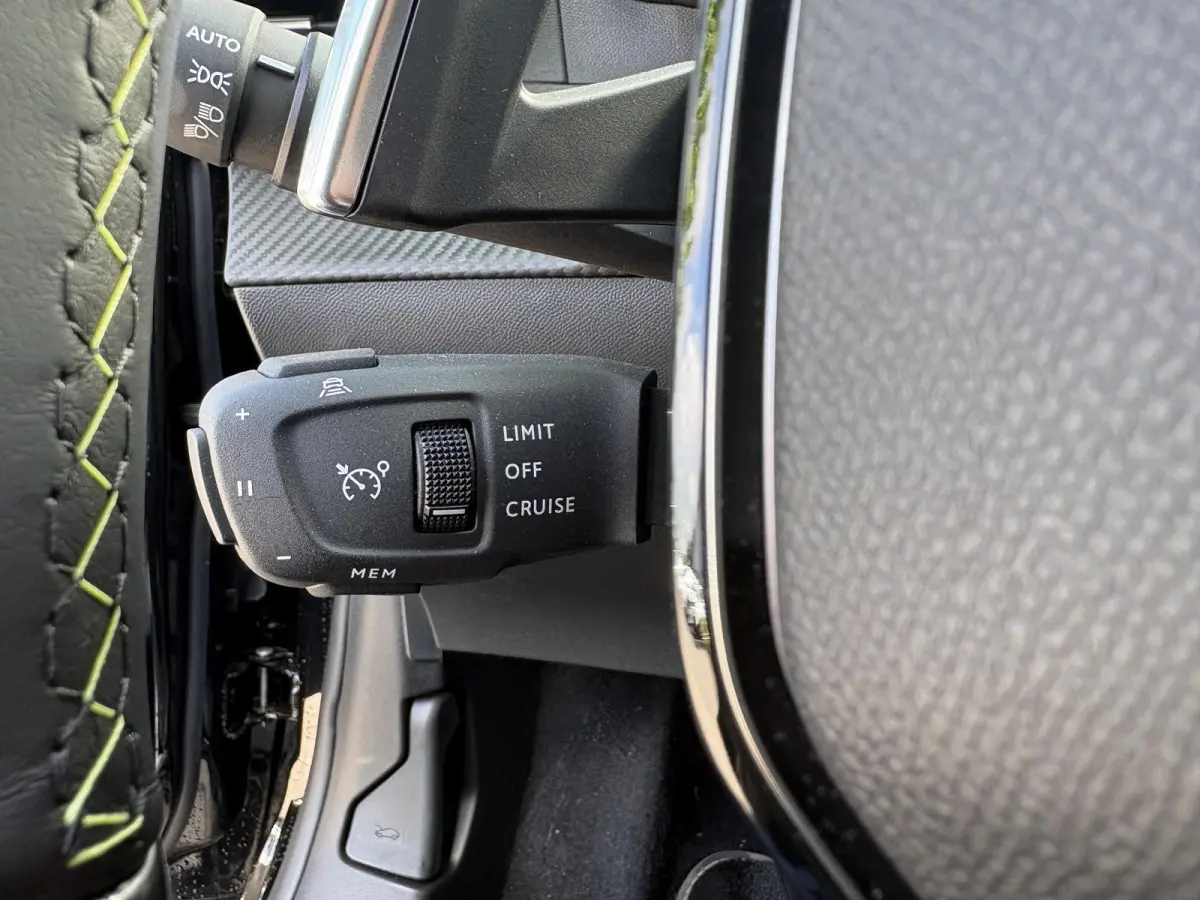 1.2 Hybrid 145 e-DCS6 GT | Elektrisch verstelbare stoelen | Stoelverwarming/Massagestoelen | Camera | Adaptieve Cruise Control | Apple Carplay/Android Auto