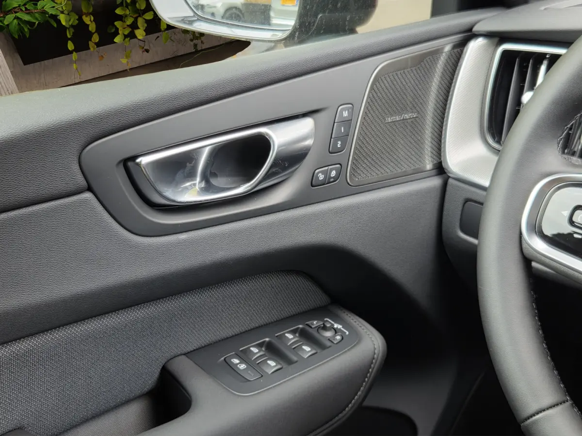 2.0 T6 AWD Recharge Black Edition | Panoramadak | Harman/Kardon | Memory | Head-up | 360 Camera