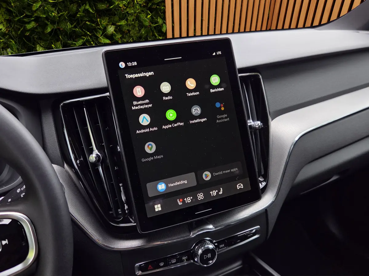 2.0 T6 AWD Recharge Black Edition | Panoramadak | Harman/Kardon | Memory | Head-up | 360 Camera