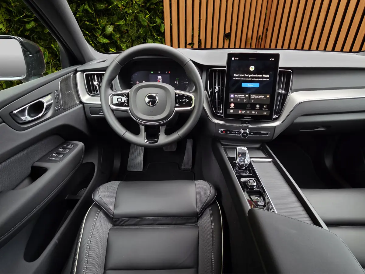2.0 T6 AWD Recharge Black Edition | Panoramadak | Harman/Kardon | Memory | Head-up | 360 Camera