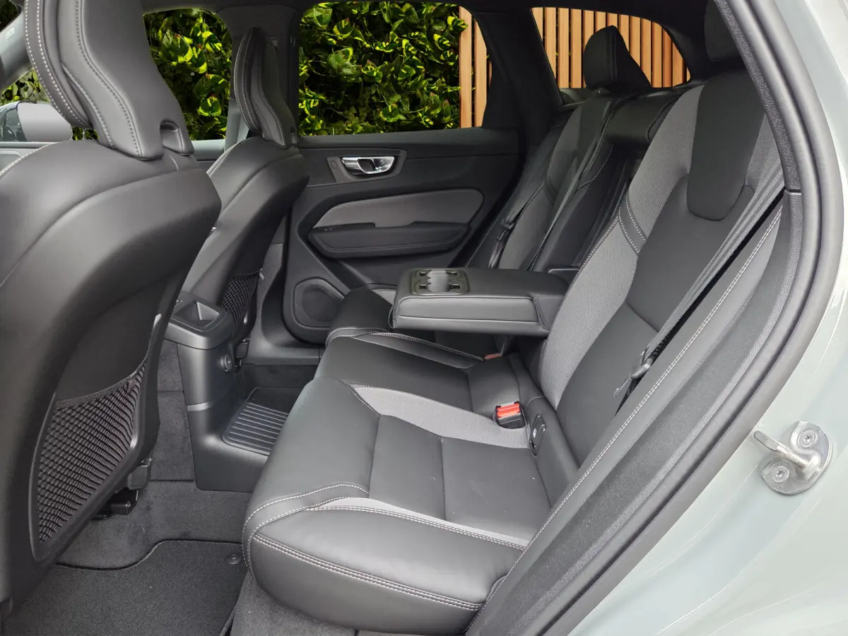 2.0 T6 AWD Recharge Black Edition | Panoramadak | Harman/Kardon | Memory | Head-up | 360 Camera