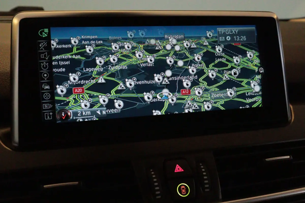 225xe iPerformance High Executive | NAVI | CAMERA + PDC | SCHUIF / KANTELDAK | LEER | HEAD-UP |
