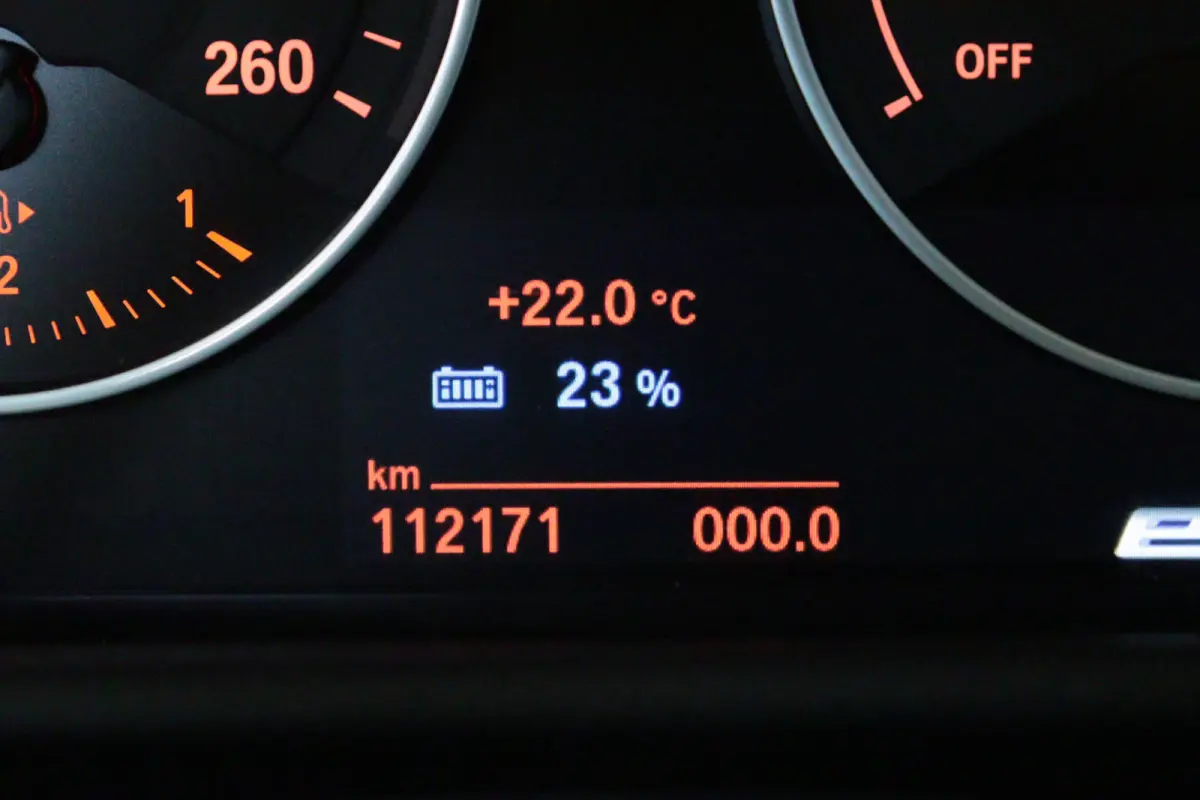 225xe iPerformance High Executive | NAVI | CAMERA + PDC | SCHUIF / KANTELDAK | LEER | HEAD-UP |