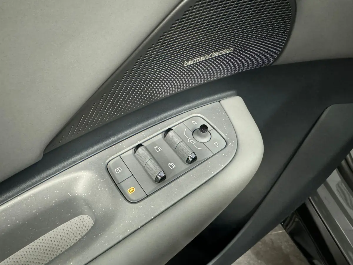 More 66 kWh |Heico velgen 21" | Heico verlagingsveren | 22 kW lader | Alarm klasse 1(startblokkering) | Apple Carplay/Android Auto|telefoonintegratie premium
