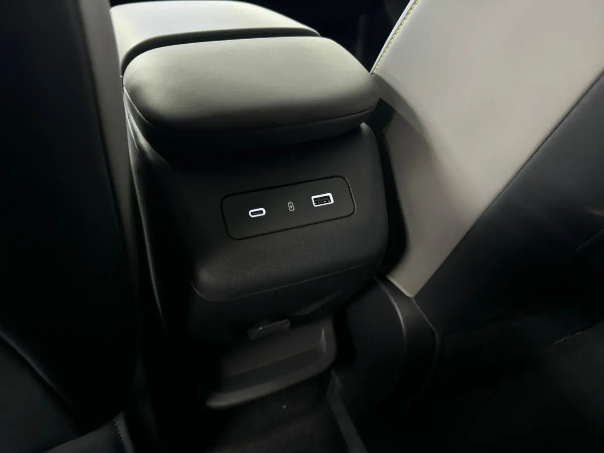 More 66 kWh |Heico velgen 21" | Heico verlagingsveren | 22 kW lader | Alarm klasse 1(startblokkering) | Apple Carplay/Android Auto|telefoonintegratie premium