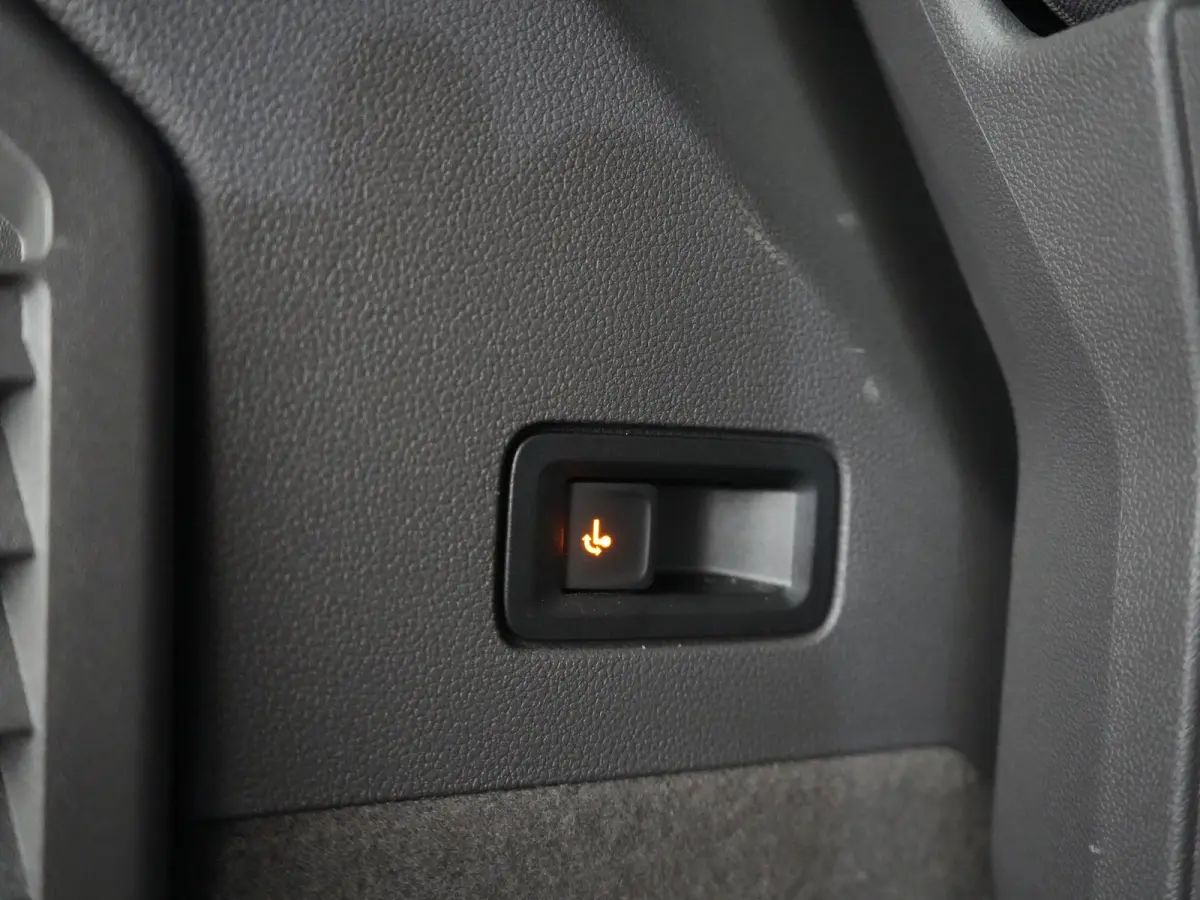 1.4 eHybrid Energetic 6 Zits PHEV 218pk Dealer O.H | SOH 96,1% | Trekhaak Af Fabriek | Panodak | IQ Light | Camera | Stoelverwarming | Keyless | Sfeerverlichting | Navigatie | DAB | Cruise C