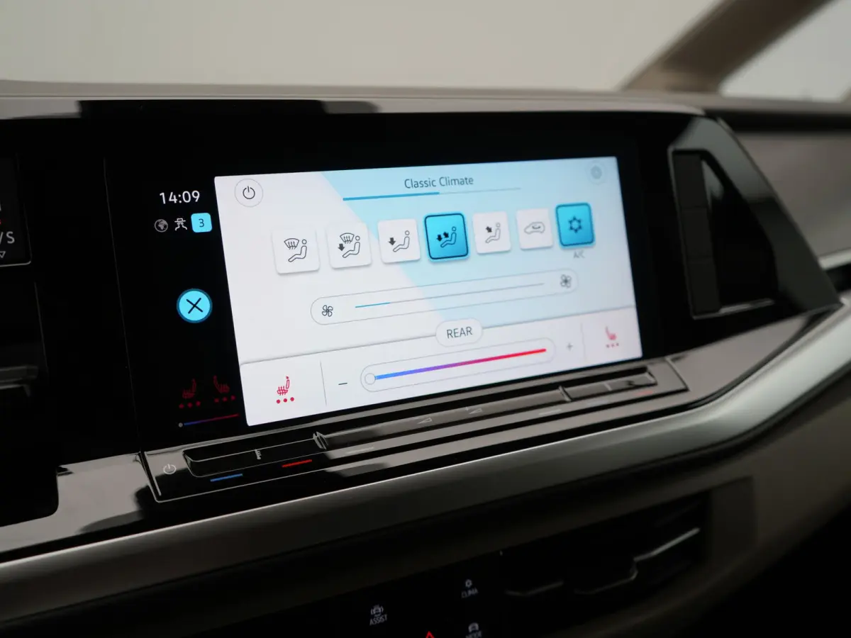 1.4 eHybrid Bulli 7 Zits PHEV 218pk Dealer O.H | Trekhaak Af Fabriek | Adaptive Cruise | Camera | Sportstoelen & Stuur Verwarmd | Apple Carplay | BLIS | Navigatie | Virtual | DAB | 17"L.M | 