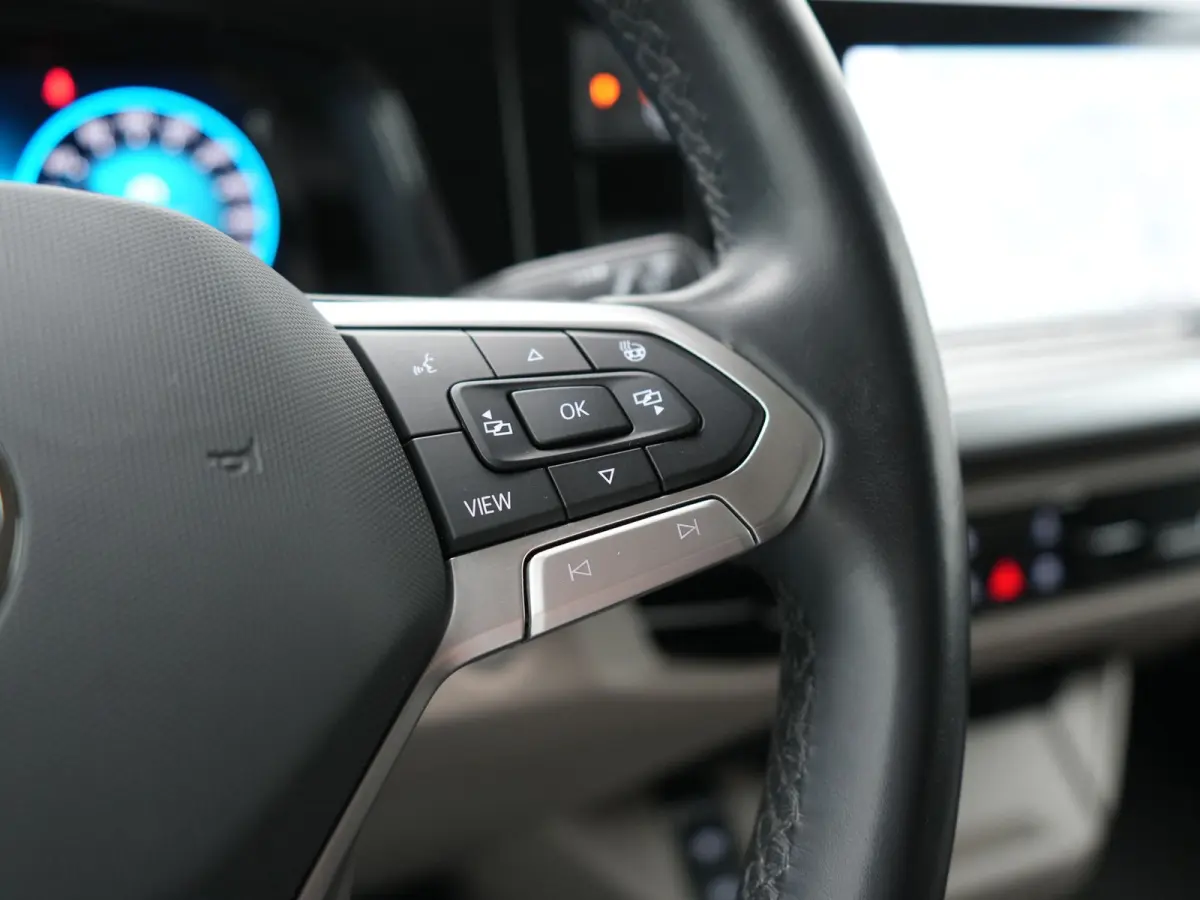 1.4 eHybrid Bulli 7 Zits PHEV 218pk Dealer O.H | Trekhaak Af Fabriek | Adaptive Cruise | Camera | Sportstoelen & Stuur Verwarmd | Apple Carplay | BLIS | Navigatie | Virtual | DAB | 17"L.M | 