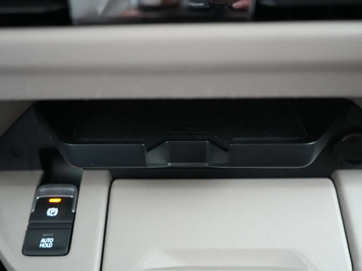 1.4 eHybrid Bulli 7 Zits PHEV 218pk Dealer O.H | Trekhaak Af Fabriek | Adaptive Cruise | Camera | Sportstoelen & Stuur Verwarmd | Apple Carplay | BLIS | Navigatie | Virtual | DAB | 17"L.M | 