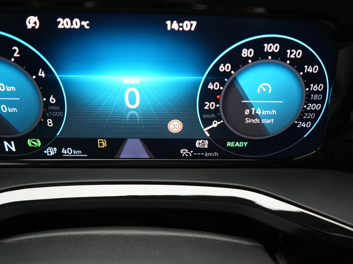 1.4 eHybrid Bulli 7 Zits PHEV 218pk Dealer O.H | Trekhaak Af Fabriek | Adaptive Cruise | Camera | Sportstoelen & Stuur Verwarmd | Apple Carplay | BLIS | Navigatie | Virtual | DAB | 17"L.M | 
