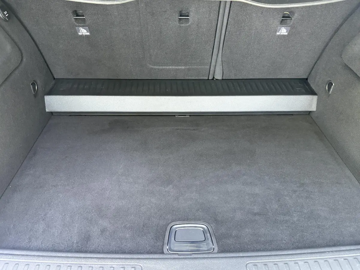 180 Ambition AUTOMAAT | LED | Airco | Navigatie | Parkeersensoren | Cruise Control | Licht metalen velgen