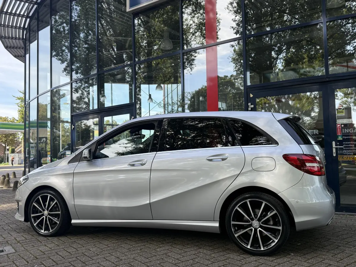 180 Ambition AUTOMAAT | LED | Airco | Navigatie | Parkeersensoren | Cruise Control | Licht metalen velgen