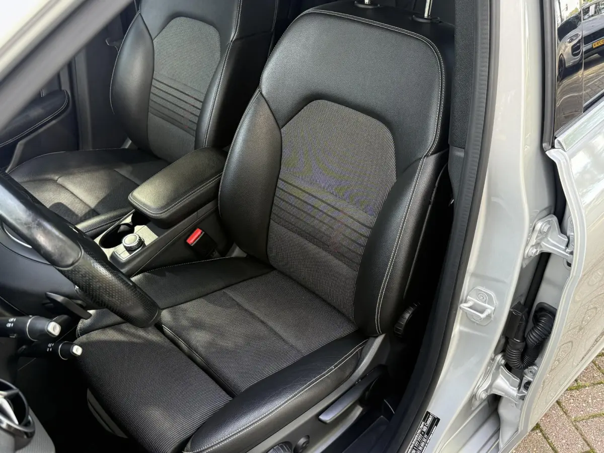 180 Ambition AUTOMAAT | LED | Airco | Navigatie | Parkeersensoren | Cruise Control | Licht metalen velgen