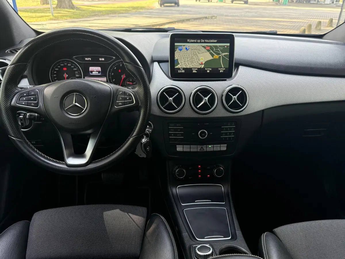 180 Ambition AUTOMAAT | LED | Airco | Navigatie | Parkeersensoren | Cruise Control | Licht metalen velgen