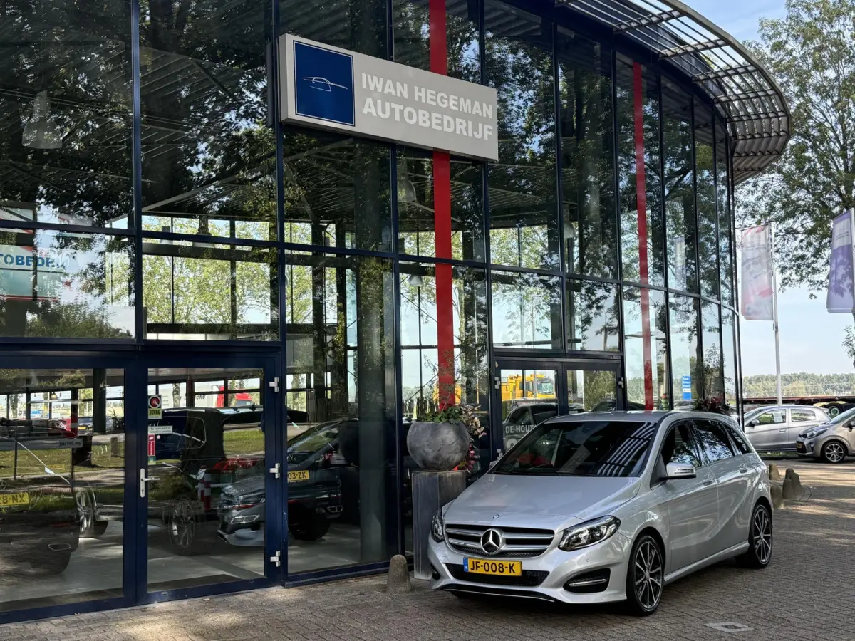 180 Ambition AUTOMAAT | LED | Airco | Navigatie | Parkeersensoren | Cruise Control | Licht metalen velgen
