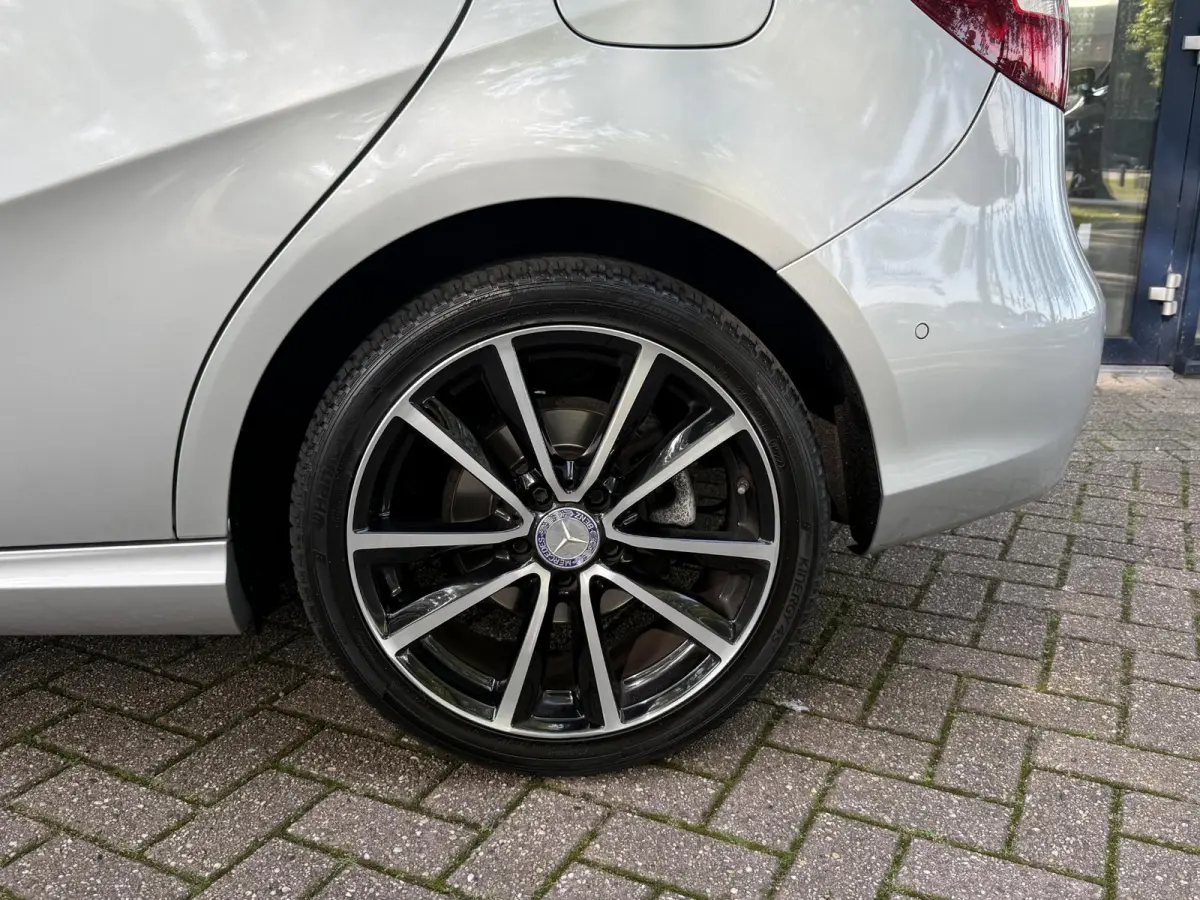 180 Ambition AUTOMAAT | LED | Airco | Navigatie | Parkeersensoren | Cruise Control | Licht metalen velgen