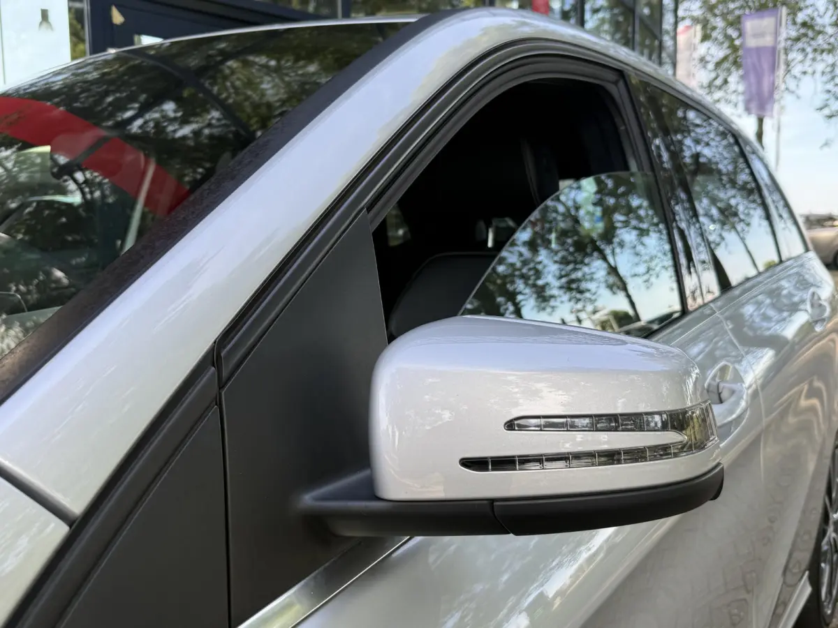 180 Ambition AUTOMAAT | LED | Airco | Navigatie | Parkeersensoren | Cruise Control | Licht metalen velgen