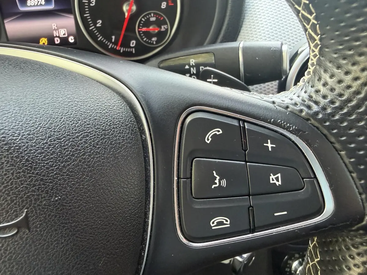 180 Ambition AUTOMAAT | LED | Airco | Navigatie | Parkeersensoren | Cruise Control | Licht metalen velgen