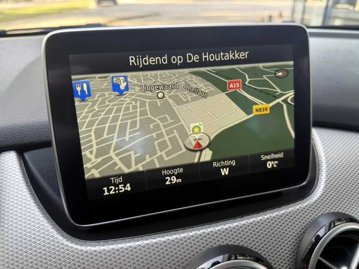 180 Ambition AUTOMAAT | LED | Airco | Navigatie | Parkeersensoren | Cruise Control | Licht metalen velgen