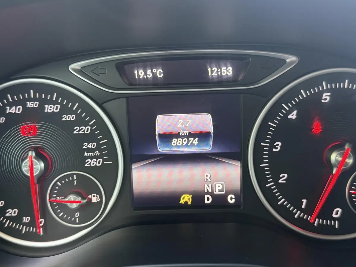 180 Ambition AUTOMAAT | LED | Airco | Navigatie | Parkeersensoren | Cruise Control | Licht metalen velgen