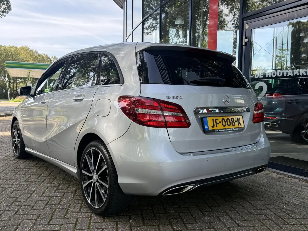 180 Ambition AUTOMAAT | LED | Airco | Navigatie | Parkeersensoren | Cruise Control | Licht metalen velgen
