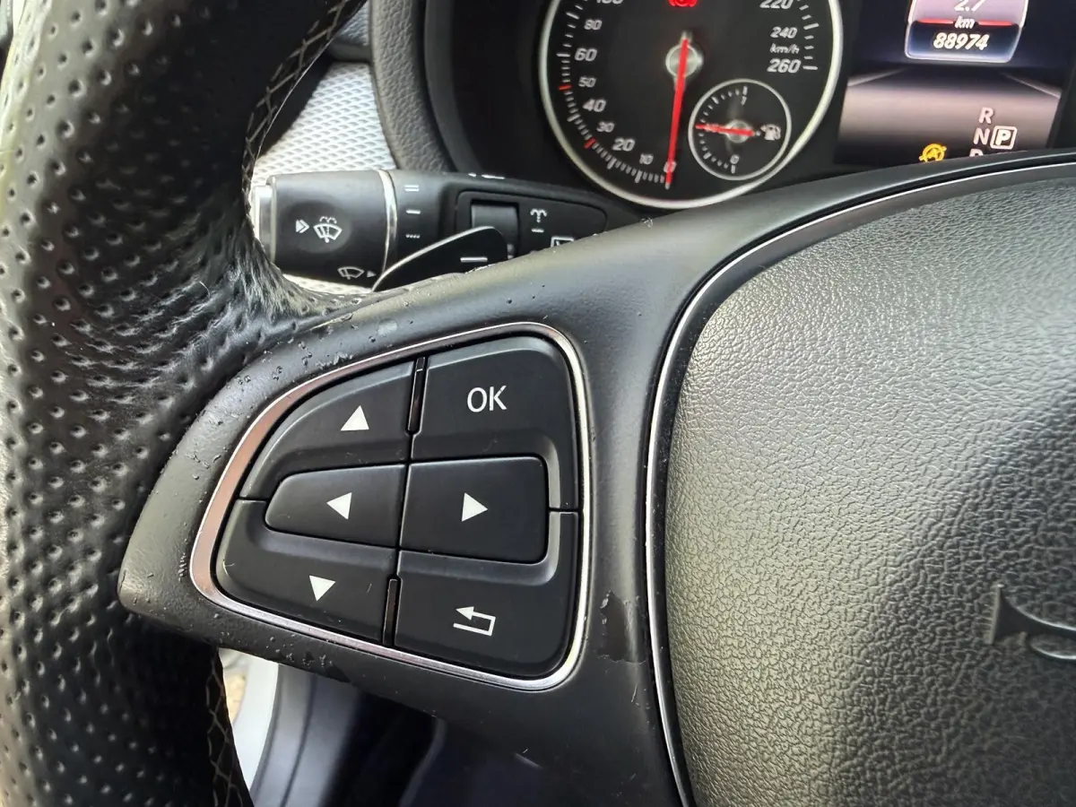 180 Ambition AUTOMAAT | LED | Airco | Navigatie | Parkeersensoren | Cruise Control | Licht metalen velgen
