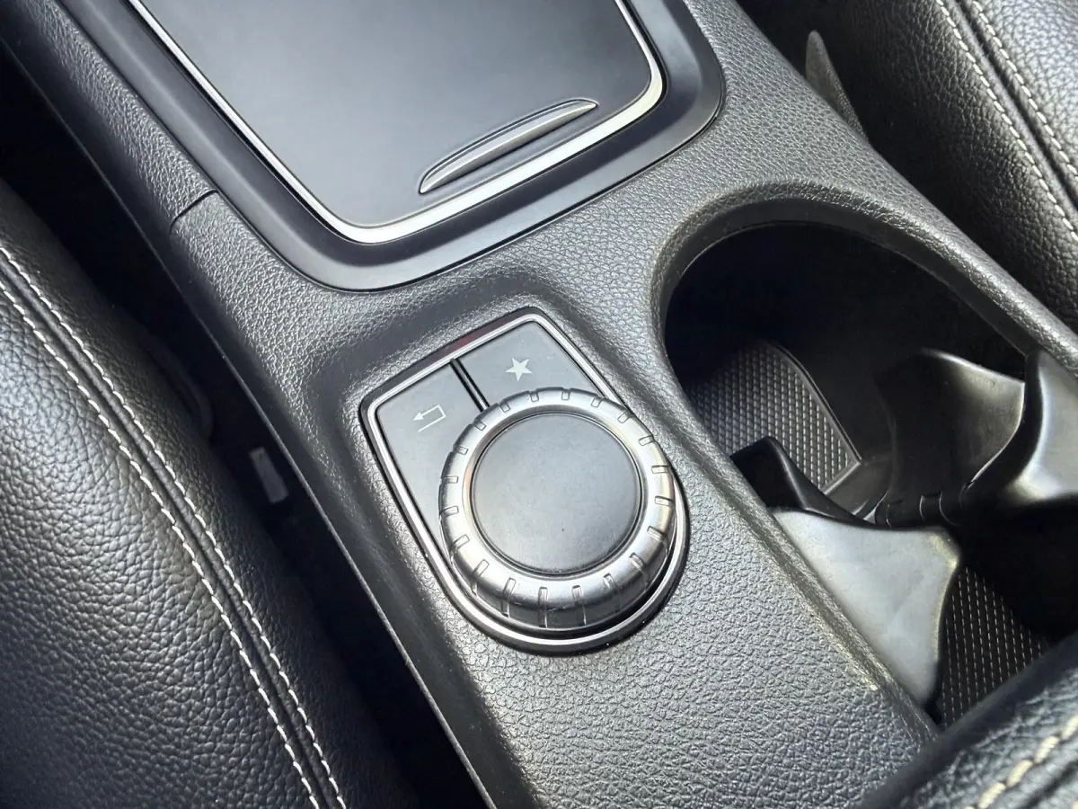 180 Ambition AUTOMAAT | LED | Airco | Navigatie | Parkeersensoren | Cruise Control | Licht metalen velgen