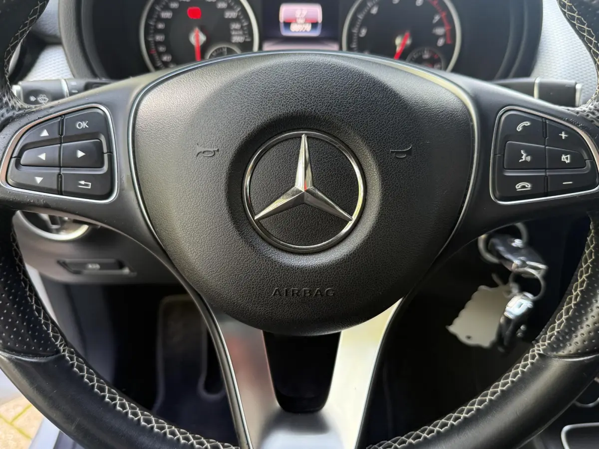180 Ambition AUTOMAAT | LED | Airco | Navigatie | Parkeersensoren | Cruise Control | Licht metalen velgen