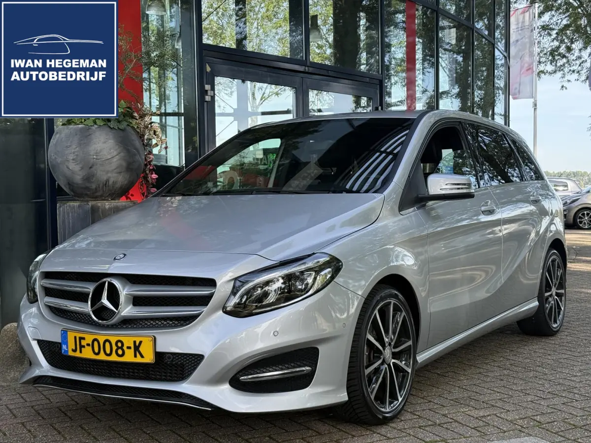 180 Ambition AUTOMAAT | LED | Airco | Navigatie | Parkeersensoren | Cruise Control | Licht metalen velgen