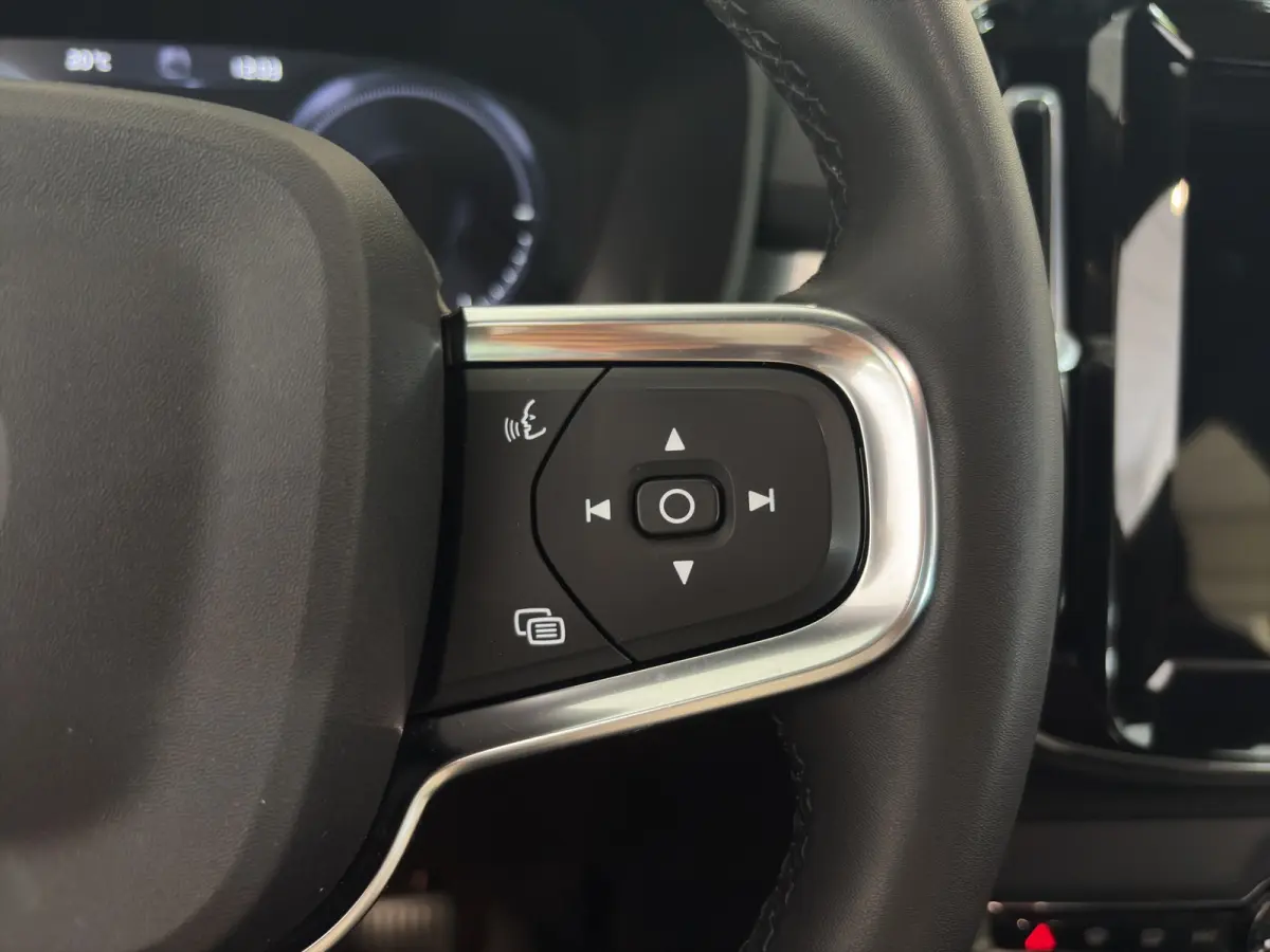 1.5 T4 Inscription Expression | Harman kardon | Carplay | Camera | Keyless entry / start |