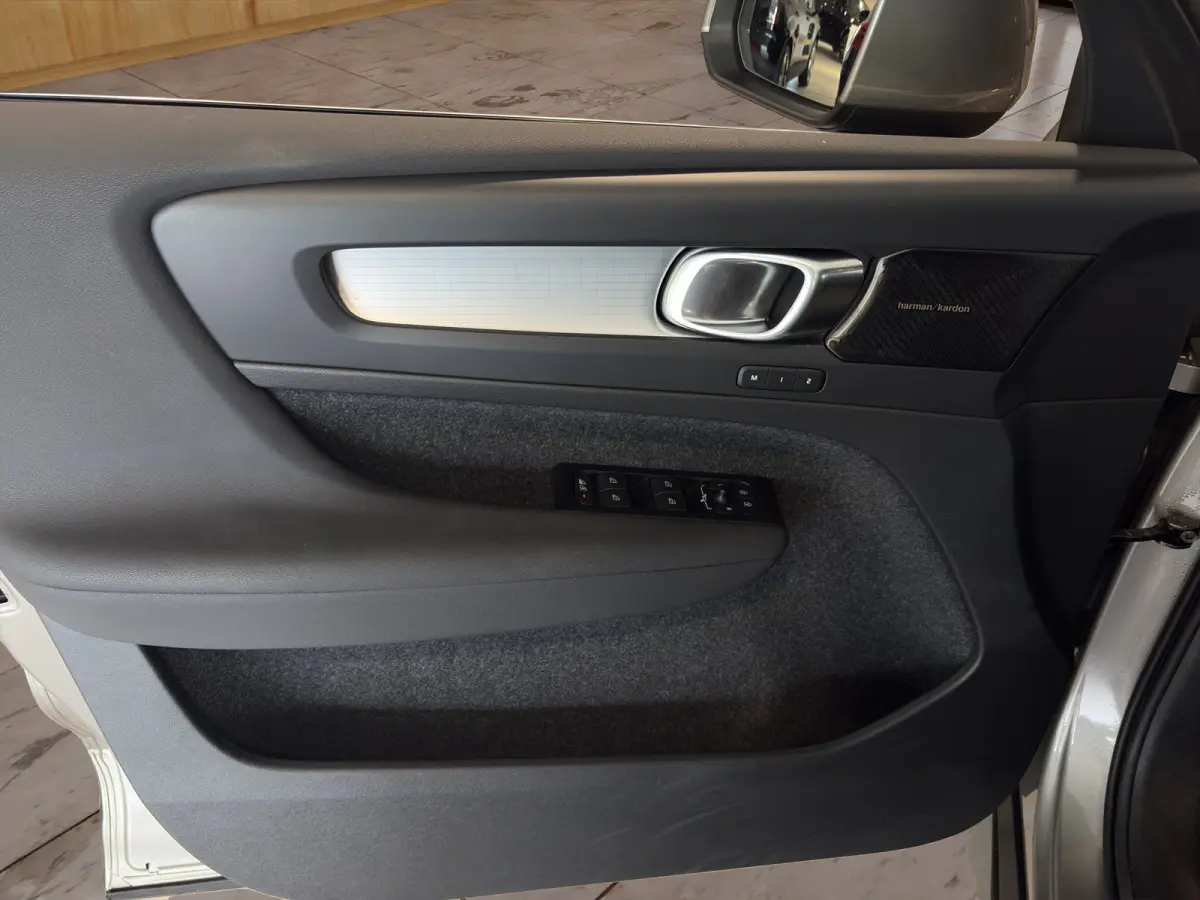 1.5 T4 Inscription Expression | Harman kardon | Carplay | Camera | Keyless entry / start |