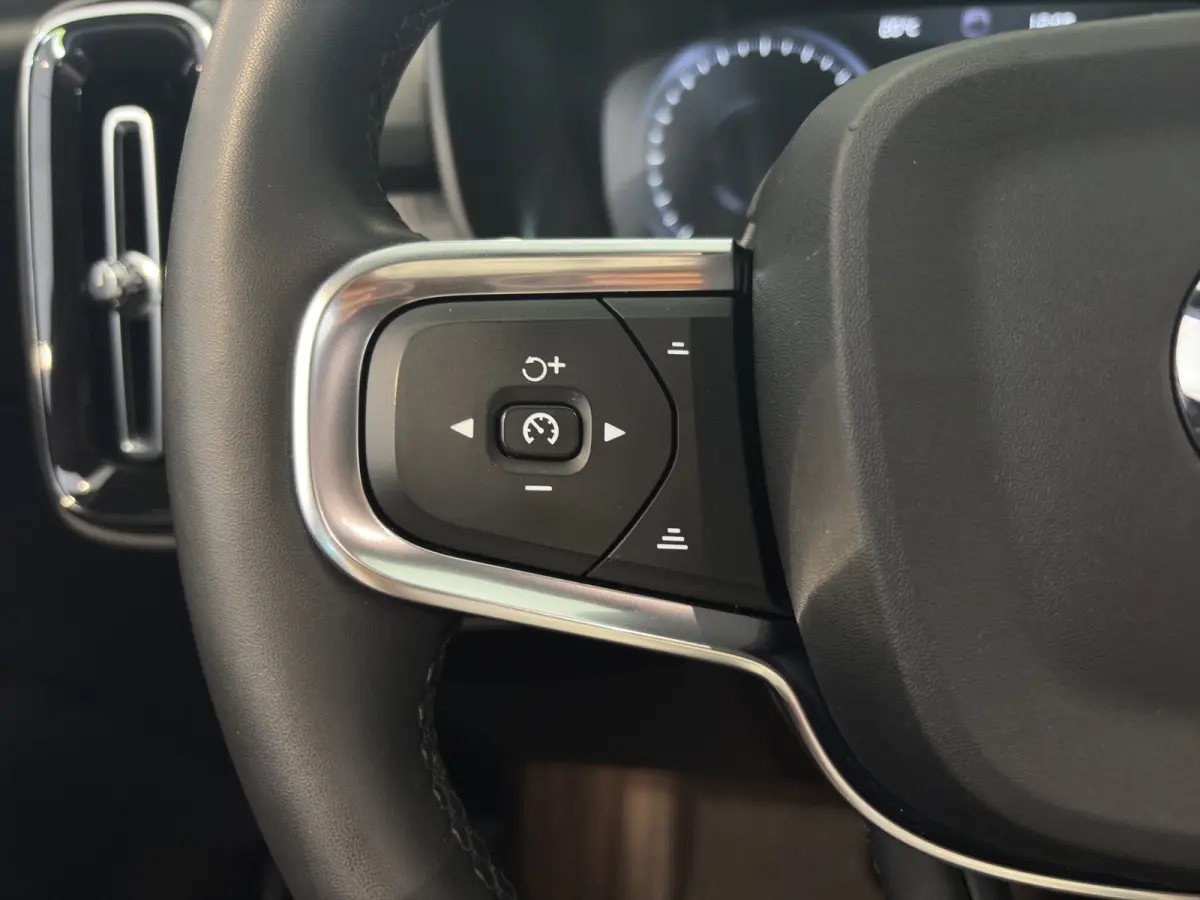 1.5 T4 Inscription Expression | Harman kardon | Carplay | Camera | Keyless entry / start |