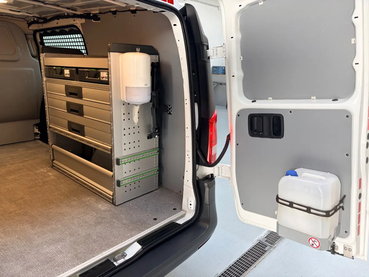 Elektrisch Servicewagen Automaat Lang 66 kWh L2H1 3 Persoons BOTT Inrichting RIJKLAARPRIJS!