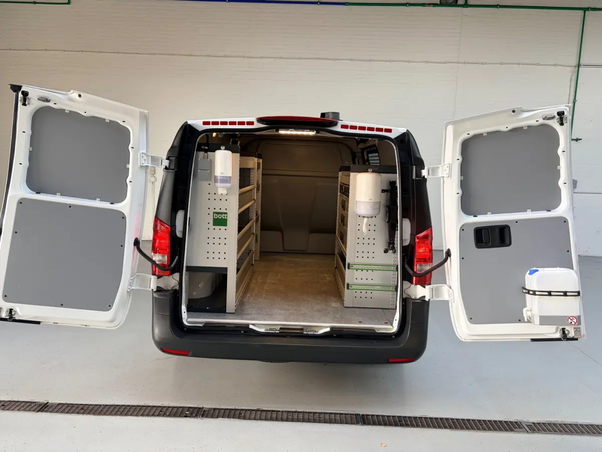 Elektrisch Servicewagen Automaat Lang 66 kWh L2H1 3 Persoons BOTT Inrichting RIJKLAARPRIJS!