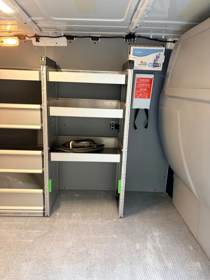 Elektrisch Servicewagen Automaat Lang 66 kWh L2H1 3 Persoons BOTT Inrichting RIJKLAARPRIJS!