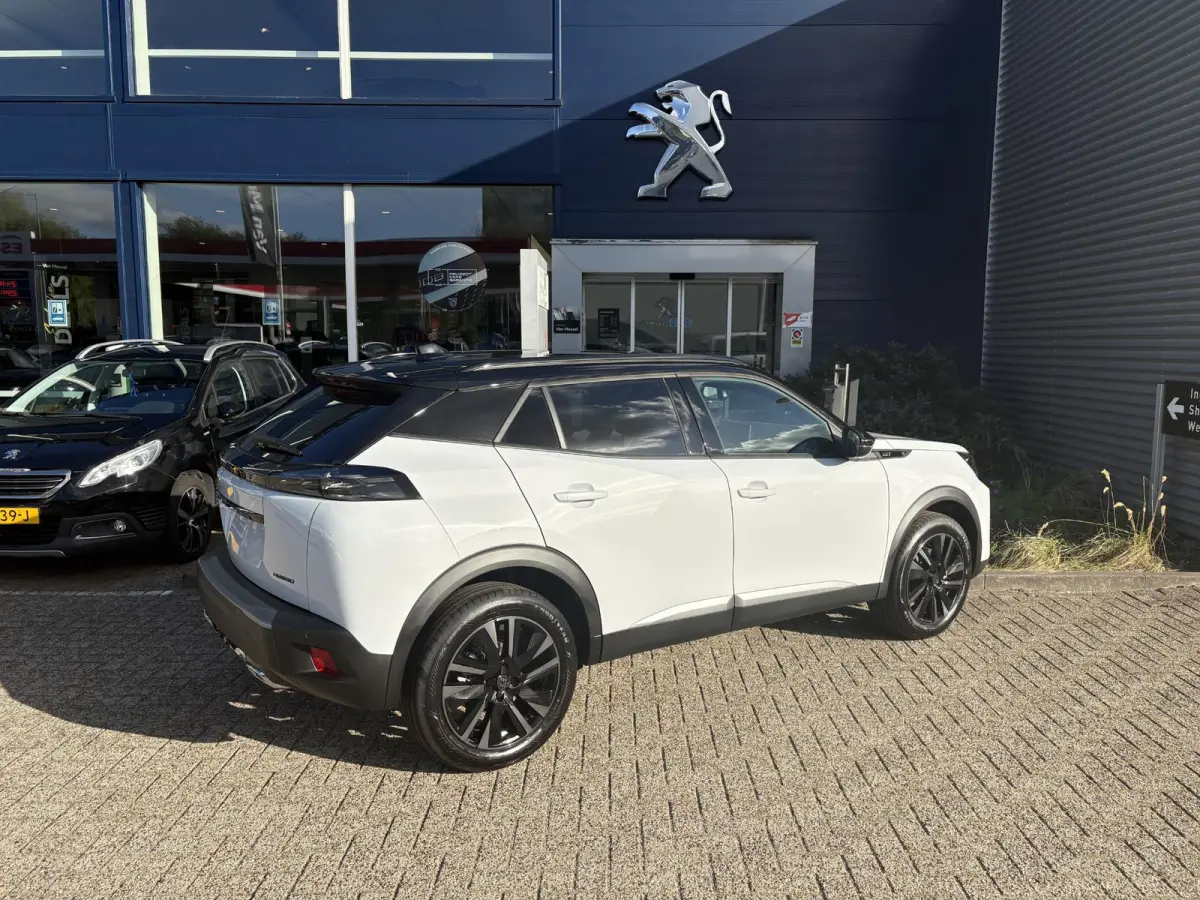 1.2 Hybrid 145 GT | Panoramadak | Camera | Apple Carplay/ Android Auto |