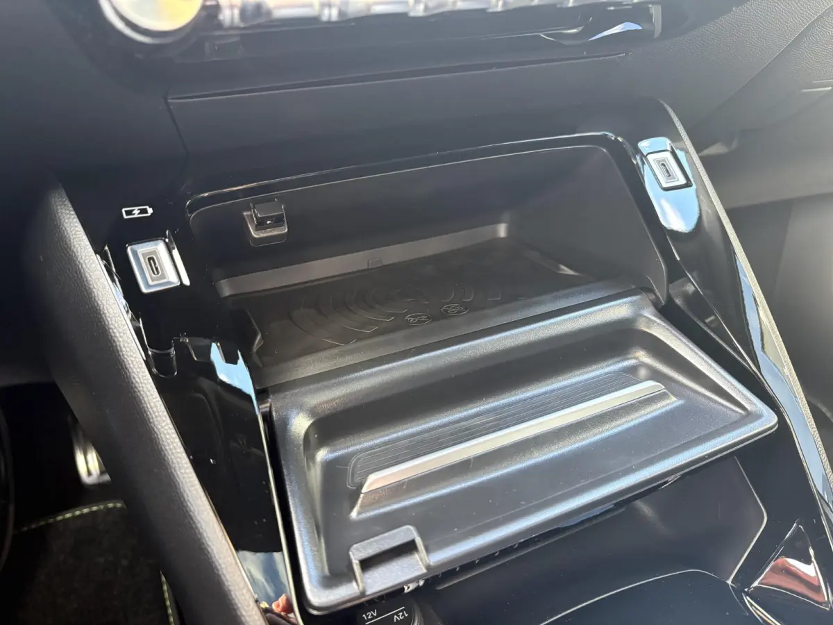 1.2 Hybrid 145 GT | Panoramadak | Camera | Apple Carplay/ Android Auto |