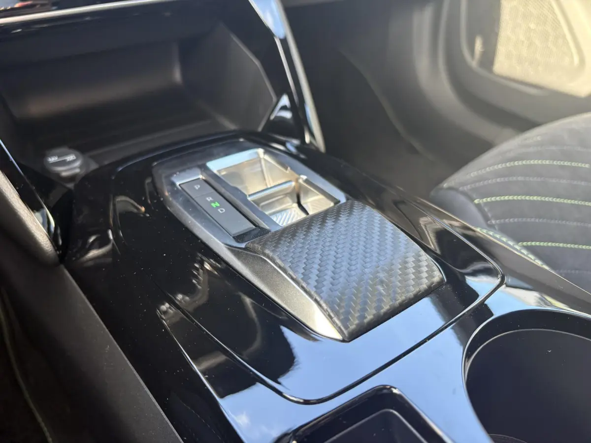 1.2 Hybrid 145 GT | Panoramadak | Camera | Apple Carplay/ Android Auto |